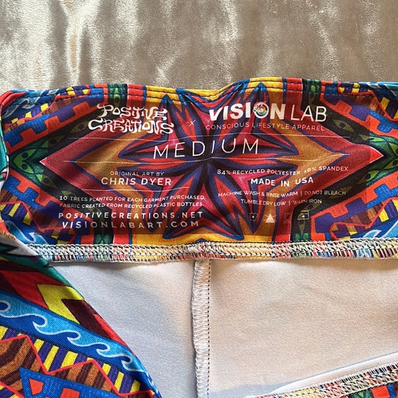 Positive Creations x Visionlab leggings with artwork by Chris Dyer M - Picture 4 of 9
